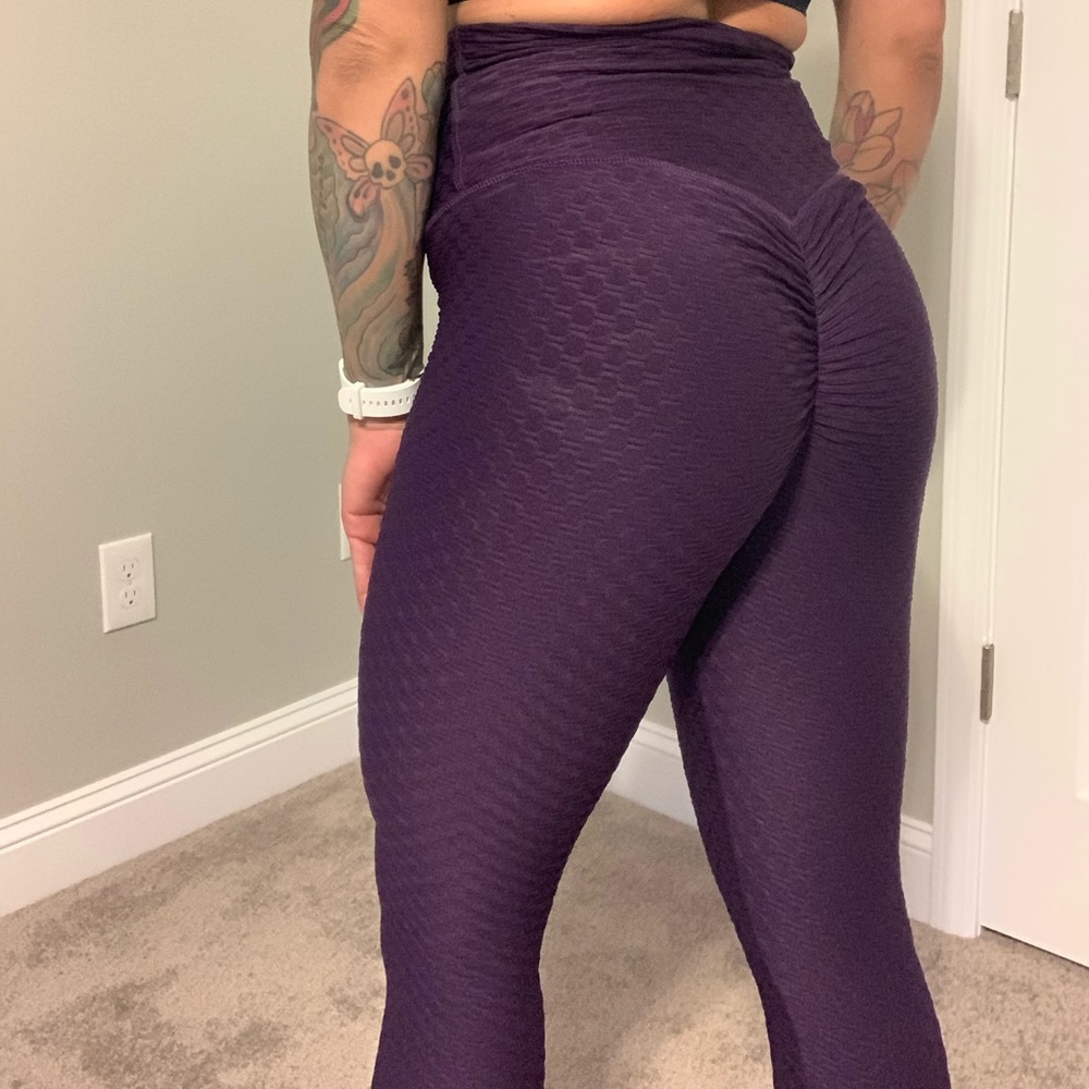 High waist  Scrunch butt textured leggings. M